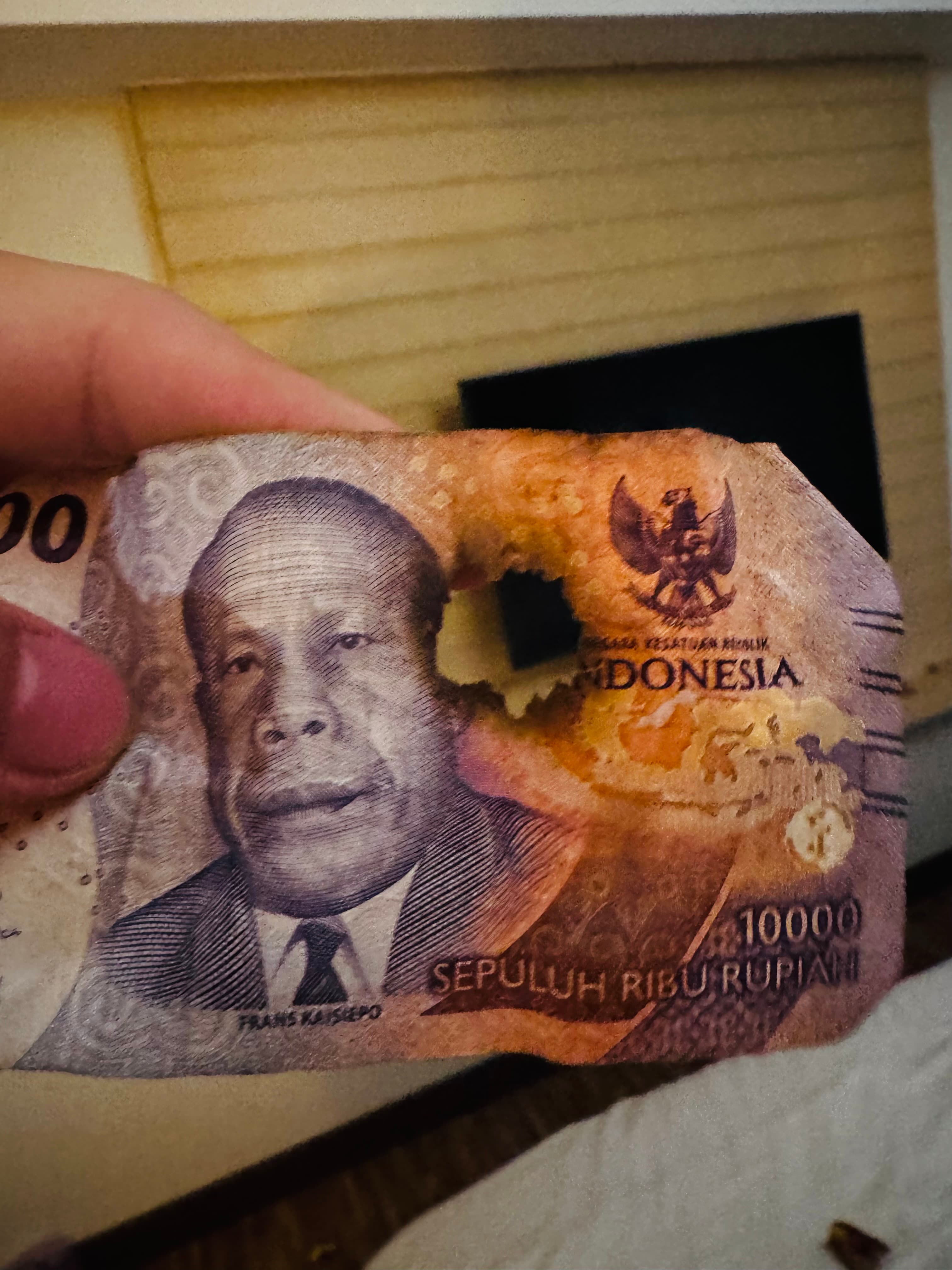 Burnt bill returned as change